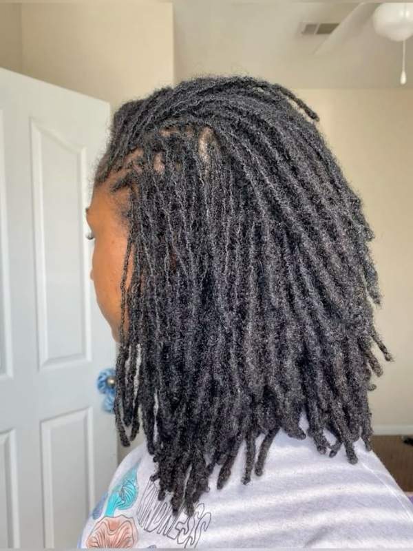 Locs-Have-Less-Loose-Hair-Inside-Mature-Locs-Texture