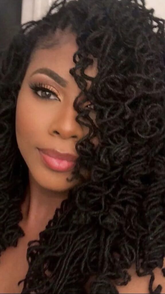 Side-swept-sisterlocks-hairstyle-elegant-and-stylish-look