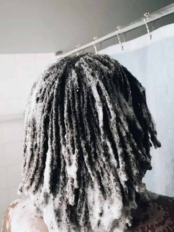Washing-and-Moisturizing-How-to-Fix-Thinning-Locs