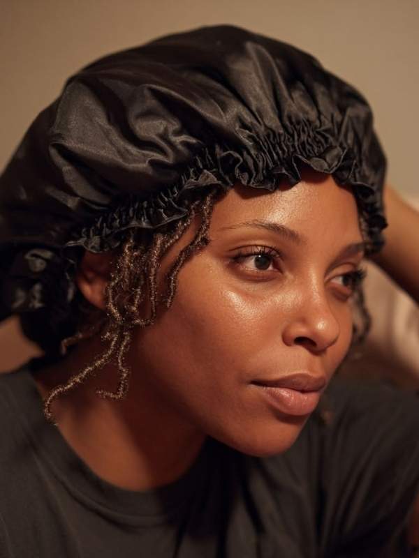 Satin-bonnet-for-frizzy-locs-hair-protection-and-frizz-control 